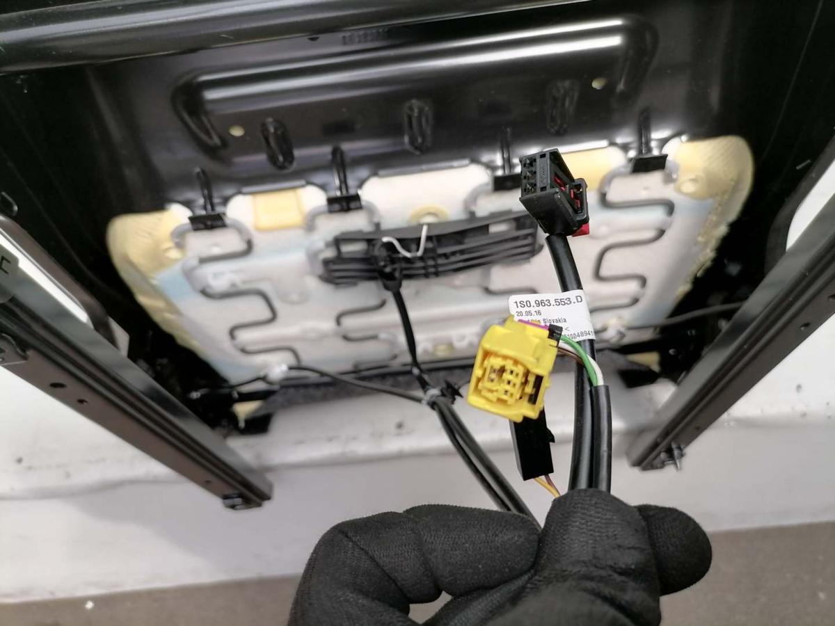 Skoda Citigo original Sitz vorn rechts Beifahrersitz Stoff Grau 5-T&uuml;rer Bj.2016